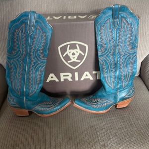 Ariat Boots size 10 B width. Worn once.